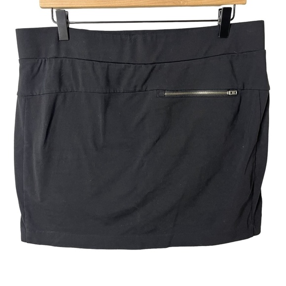 Athleta Modern Metro Skort Black Size Medium Adventure Travel Style 210258 - Picture 4 of 7